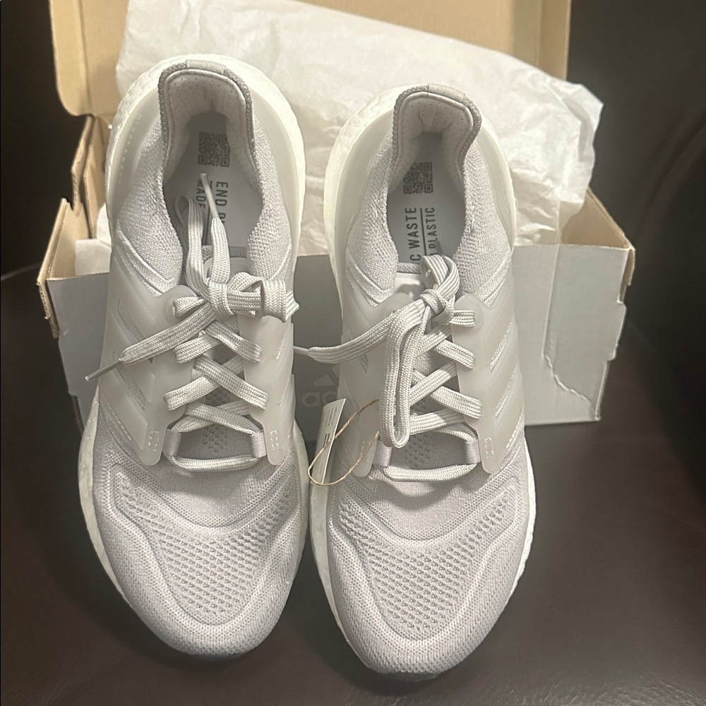 Adidas Ultraboost 22 W GX5594 Running Shoes